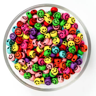 25 Gram - 7 mm Beyaz Üzeri Renkli Gülenyüz Figürlü Yassı Plastik Boncuk, (25 gram - 185-190 Adet Arası) - 1